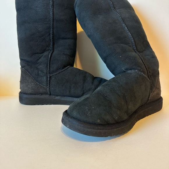 Black Uggs - Picture 1 of 6